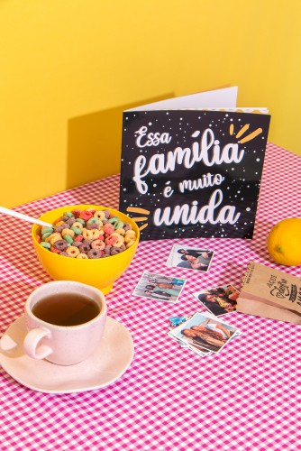 Álbum de Figurinhas Essa Família É Muito Unida